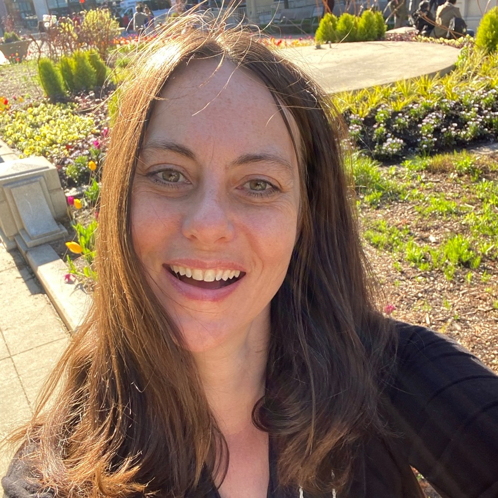 Meet your Posher, Cynthia